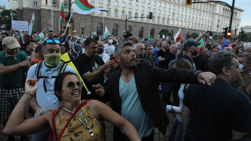 Нова Конституция и ВНС - много силен, но и рискован ход на ГЕРБ