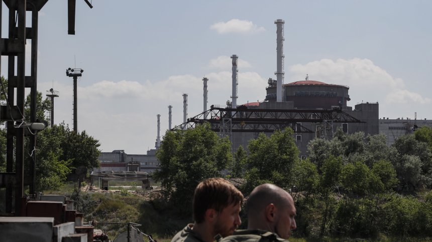 Запорожката АЕЦ разчита на един електропровод след военни щети