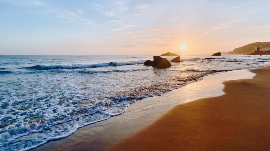 Слънчев четвъртък с температури до 36 градуса