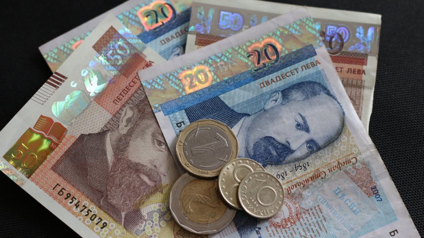 Рецидивист открадна 80 лв. дарения, грозят го 8 г. затвор