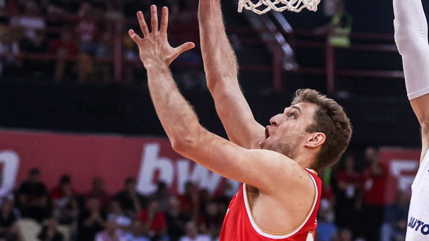 Рекордьорът в Евролигата Найджъл Хейс-Дейвис похвали Александър Везенков