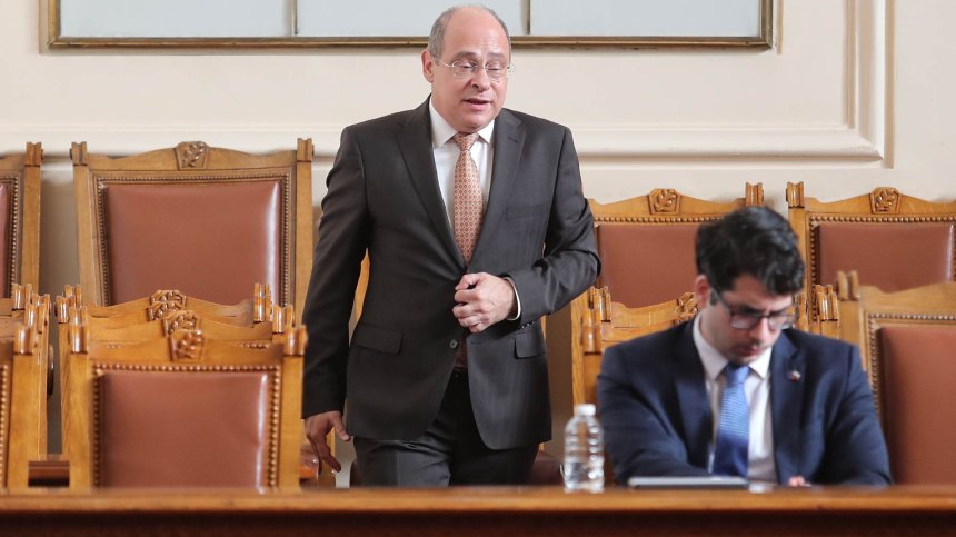 Вицепремиерите Атанас Пеканов и Лазар Лазаров на блиц контрол в Народното събрание	