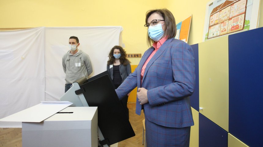 Машинен вот за Нинова: Гласувах за социална България, за здрав и образован народ