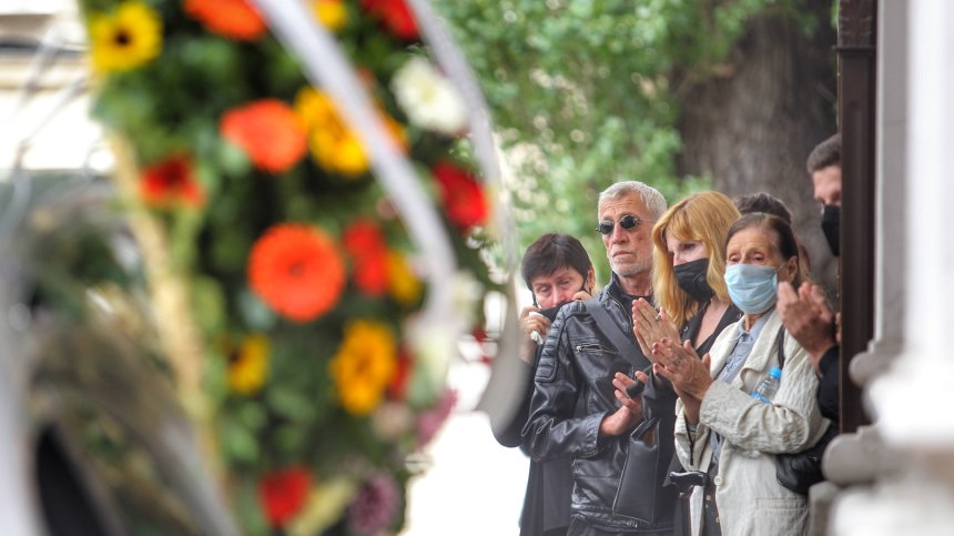 Близки и приятели се сбогуваха с актрисата Виолета Бахчеванова