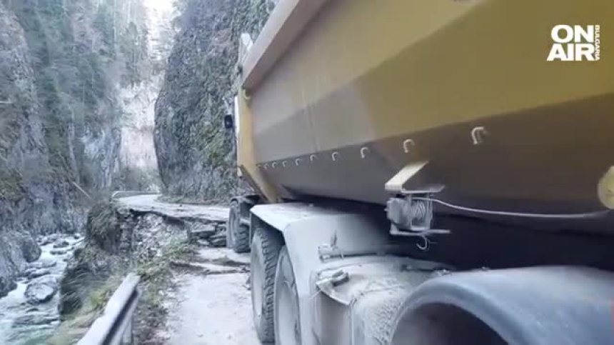 Въведоха пропускателен режим за автомобилите по пътя към Триград