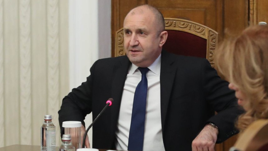 Службите и Зеленски: Нови разделителни линии сблъскаха президента и правителството