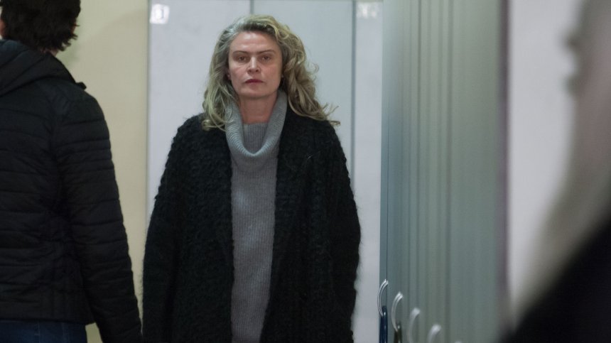 Полицията разпита жената до Божков, с адвоката ѝ коментираха акцията срещу бизнесмена