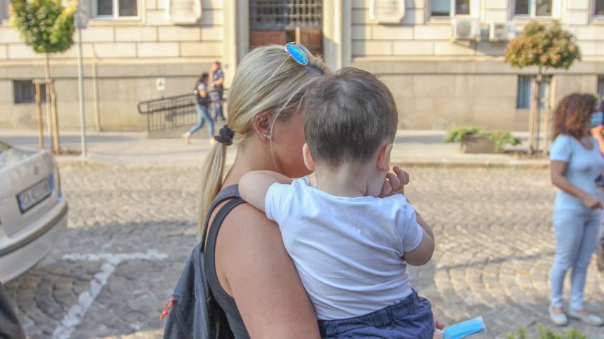 Майки: По-добре да си гледаме децата вкъщи, отколкото да работим