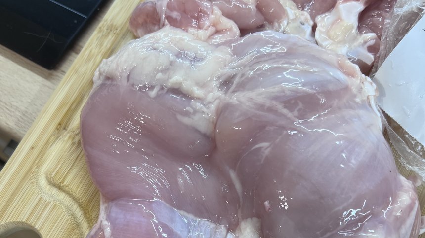 Helpbook: Продават месо, миришещо на мърша и със странен цвят