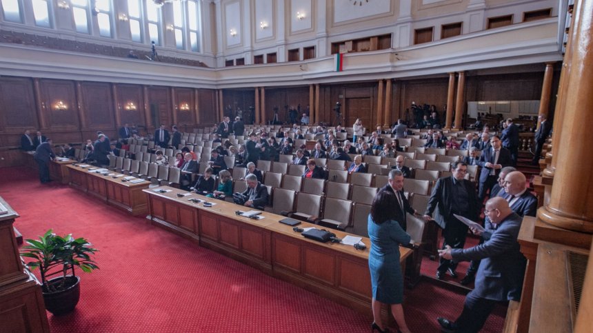 НС дава почти 2 млн. лева за самолетни билети на депутатите