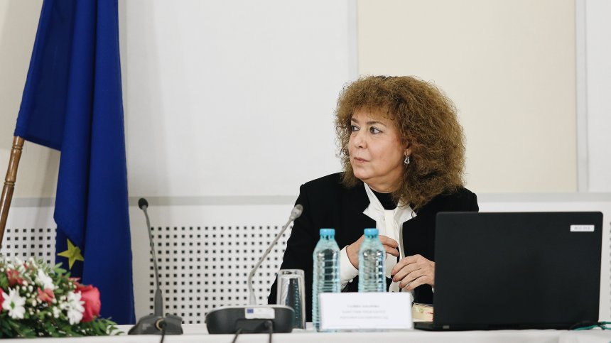 Захарова застава начело на ВКС без официална церемония