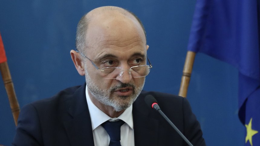Депутатите изслушват здравния министър за заплатите в сектора