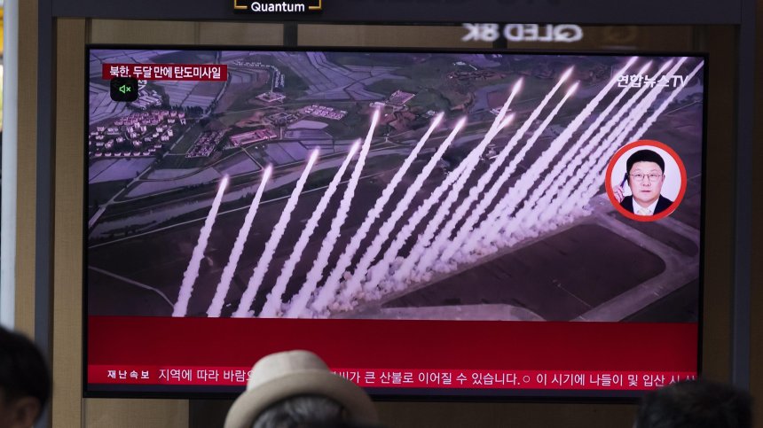 Северна Корея изстреля балистични ракети с 800 км обсег