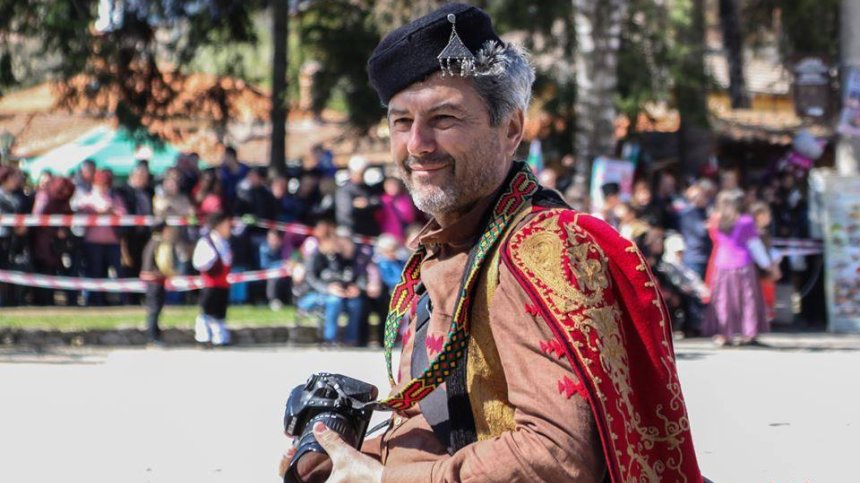 Български фотограф представя родните ни традиции в Истанбул