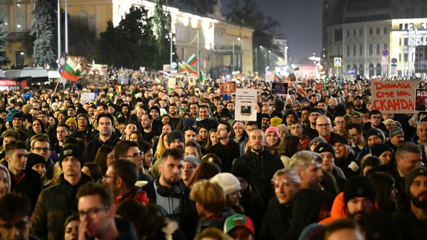 Многохиляден протест в центъра на София (СНИМКИ)