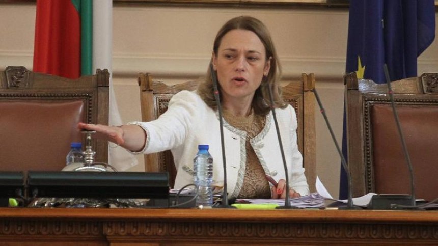 Ива Митева обяви кога би трябвало да е последният работен ден на депутатите
