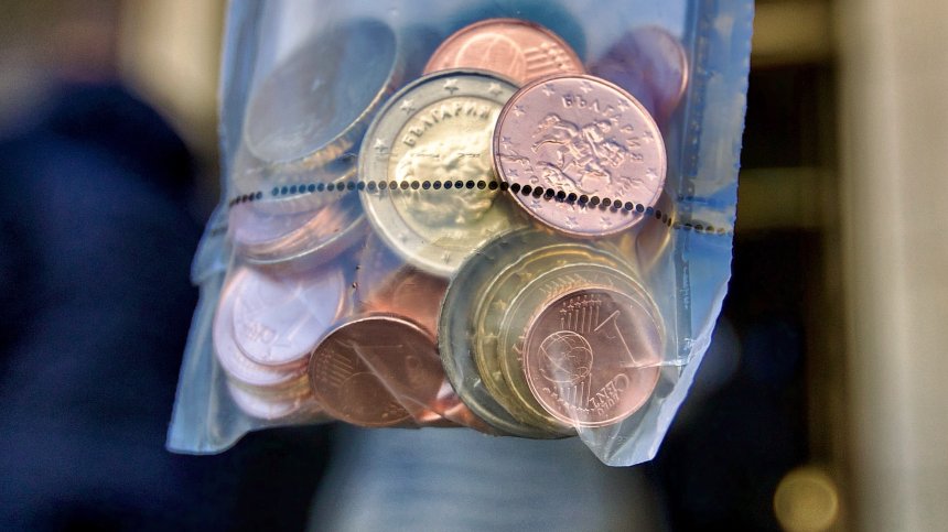Пакети с български евромонети вече продават и в пощите