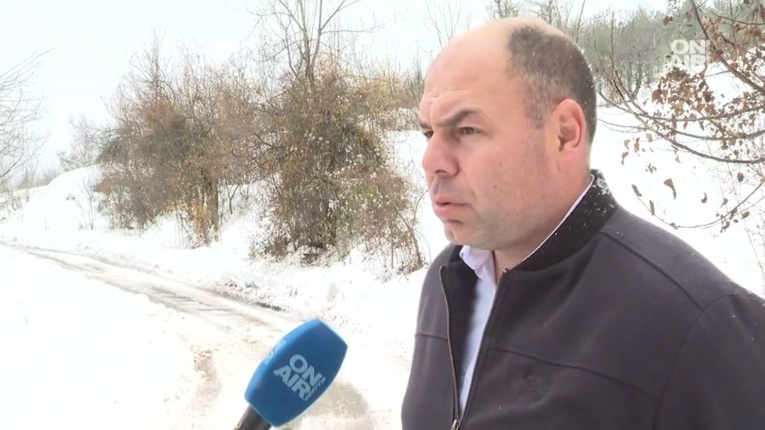 Сняг блокира села край Своге, кмет кани Денков и Асен Василев на обиколка в преспите