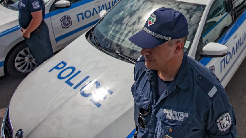 13-годишно момче открадна със сила телефон от 72-годишна жена