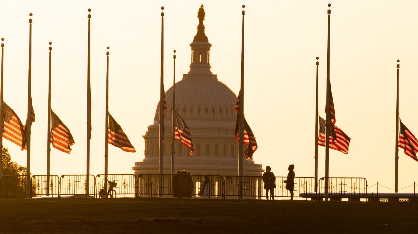 Осъдиха на 4 години затвор американски анализатор, разкрил секретна информация