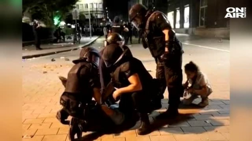 Подвеждащи снимки от големия протест скандализираха социалните мрежи