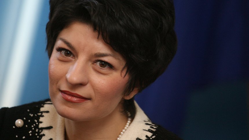 Д. Атанасова: Възможно ДДС ставката за медикаменти да бъде намалена