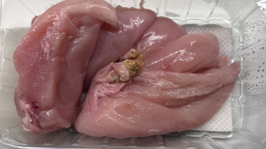 Зрител: "В дюнера пилешкото беше сурово, от магазина смърдеше"