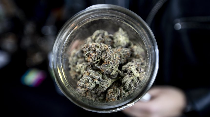 Канабис заваля от небето в Тел Авив