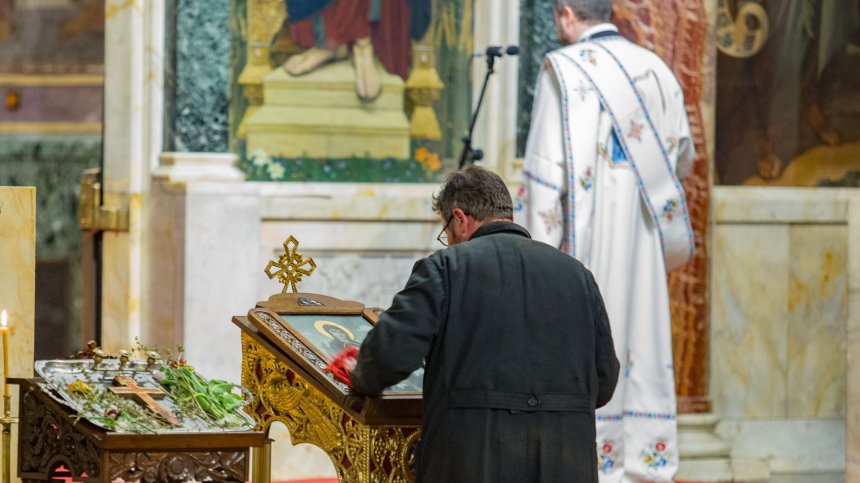 Българи се стекоха към църквите, за да отбележат Благовещение