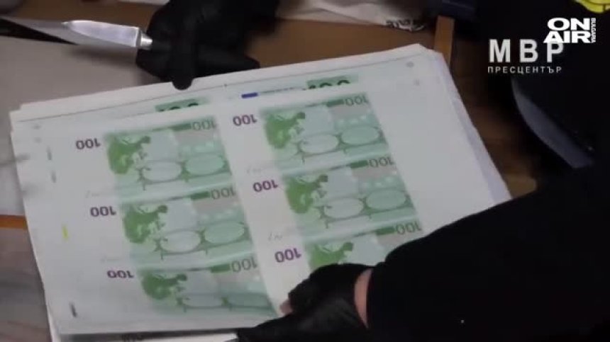 Удар за милиони или пари за реквизит са фалшивите долари в столичен университет?