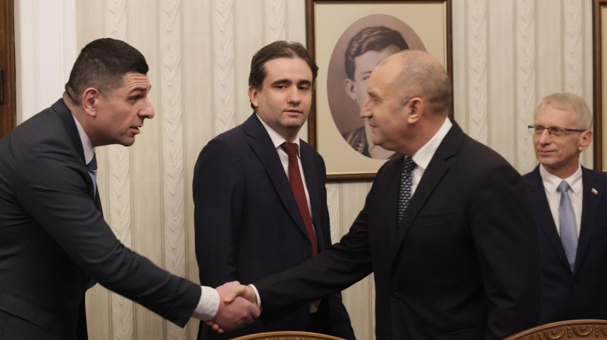 Радев и ПП-ДБ се обявиха за промени в ИК и 100% машинно гласуване