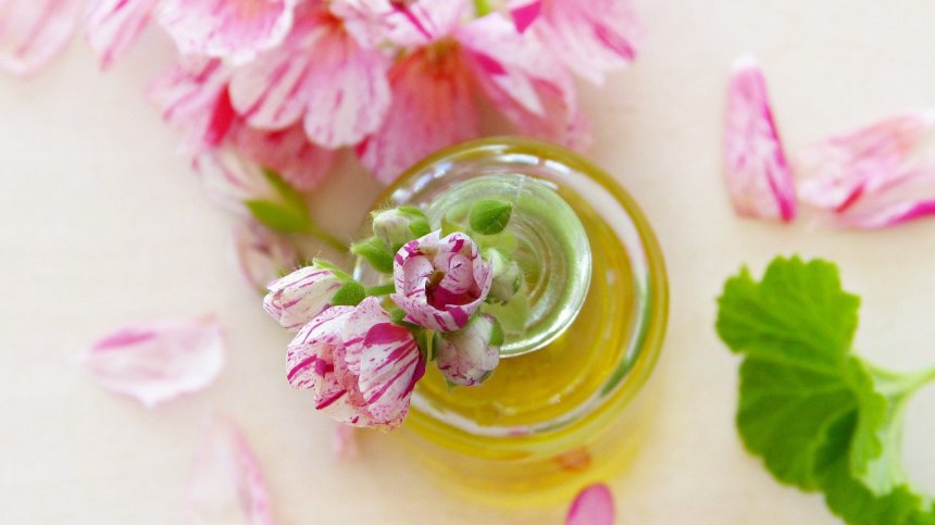 Преодоляхме заплахата срещу розовото масло, но липсва работна ръка