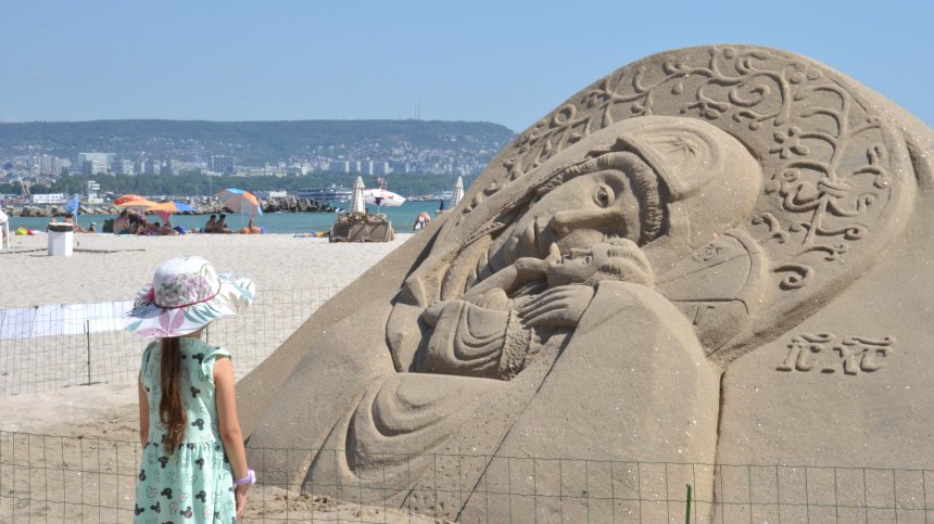 Изящно пясъчно изкуство във Варна за Голяма Богородица