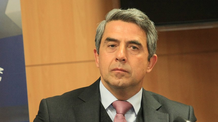 Според Плевнелиев има два варианта, лошият е оставката на Борисов