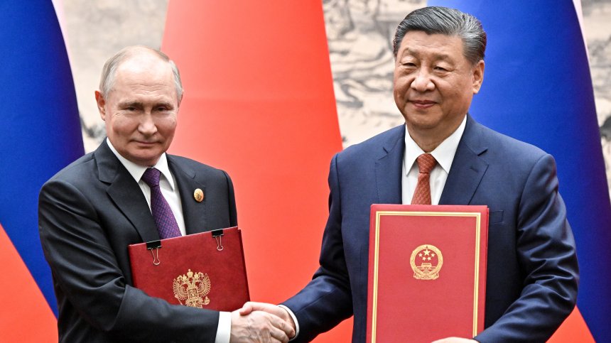 Топло посрещане за Путин в Пекин, Си Дзинпин заля Русия с хвалебствия
