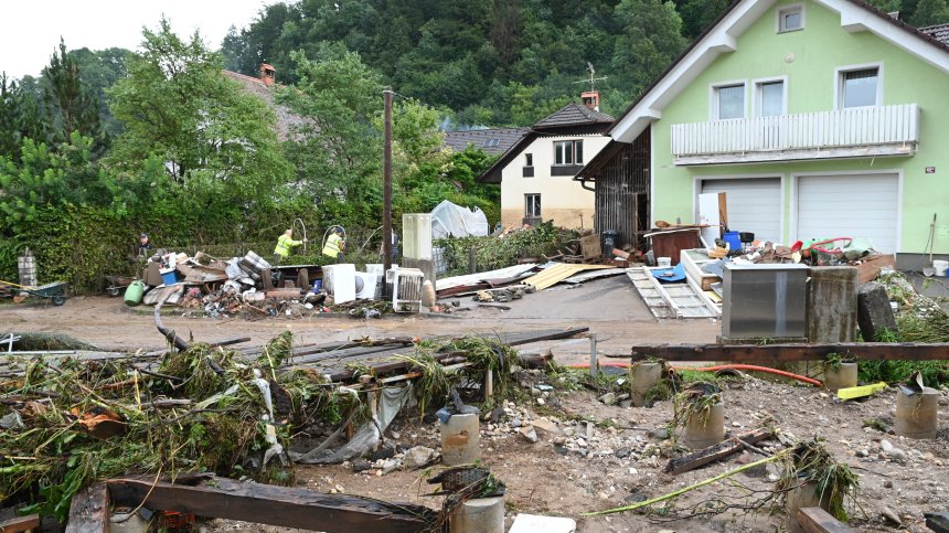 Бедствено положение в Словения: 2/3 от страната се озова под вода след проливните дъждове