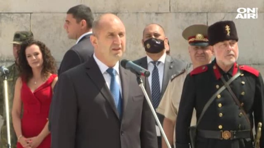 Румен Радев:  Шипка е символ на битката, която всеки българин води в сърцето си
