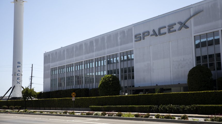 Самолети, лодки...SpaceX ще предлага интернет на различни превозни средства