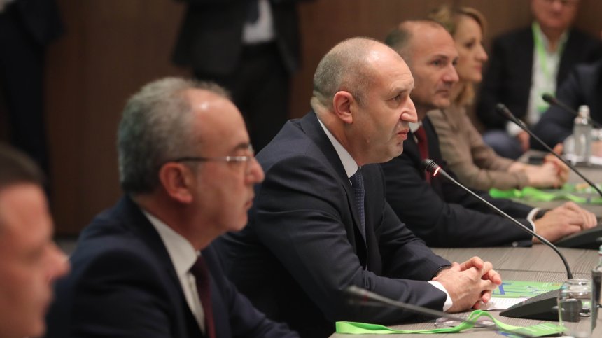 Радев: Стига толкова безвремие в енергетиката, много решения са закъснели