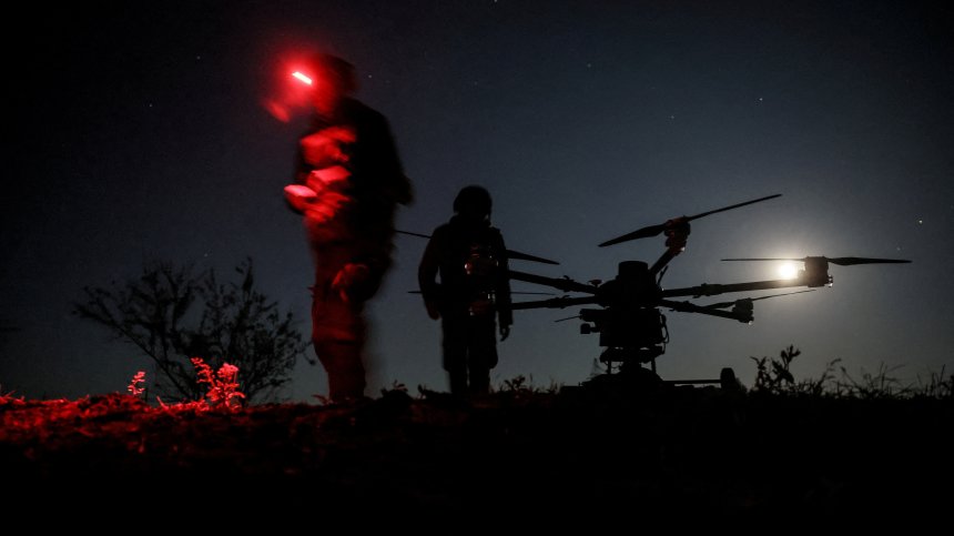 380 дрона блокираха летища и сринаха интернета на места в Русия