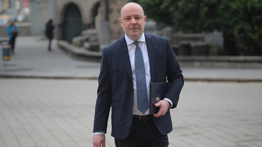 ДБ и "Възраждане" потвърдиха: Дават "червен картон" на кабинета на Габровски