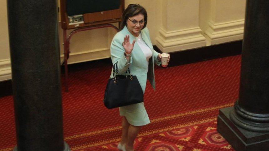 Заваляха оставки след парламентарния вот, но Нинова е непоколебима: Това е личен акт
