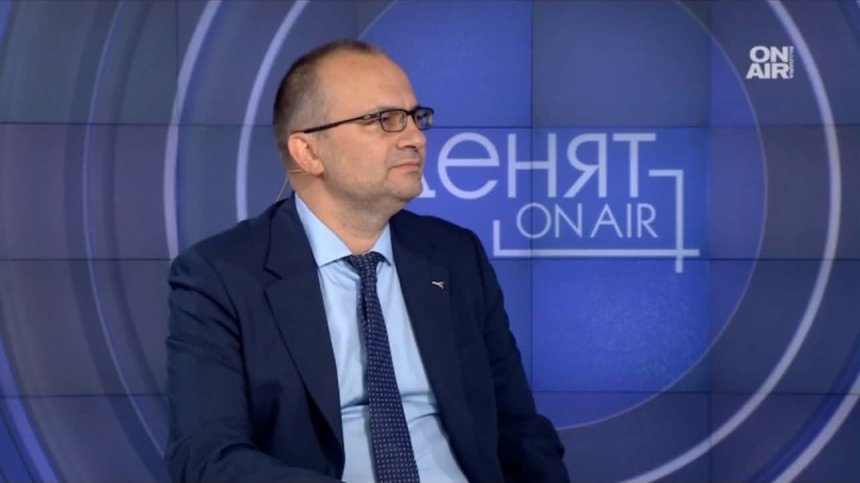 Мартин Димитров: Правителството се страхува да не обиди Русия и чака бурята да отмине