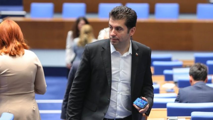 Прокуратурата ще обвини Кирил Петков в петък, нае си адвокат на Тодор Живков