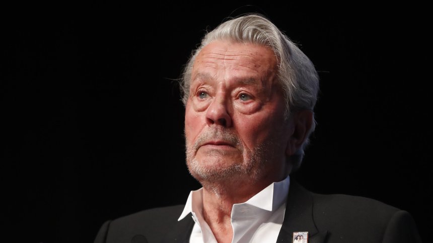 Децата на Ален Делон отказаха да умъртвят кучето му и да ги погребат заедно