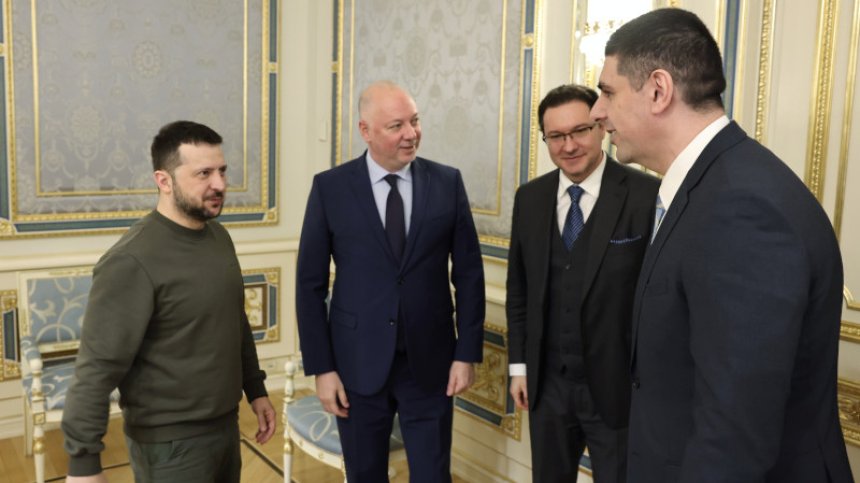 Делегацията на НС в Киев посрещна деня в укритие, изпрати го с благодарности от Зеленски