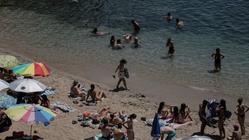 Плажуване с гласуване избраха българи в Гърция, последни затварят секциите в САЩ