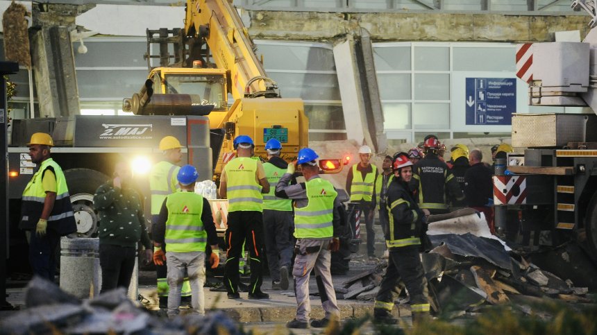 15 са вече жертвите на срутената козирка на гарата в Нови Сад