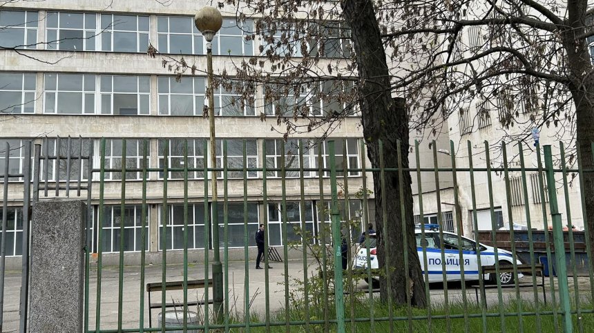 Психолози ще работят с децата след инцидента с падналия от 4-ия етаж ученик