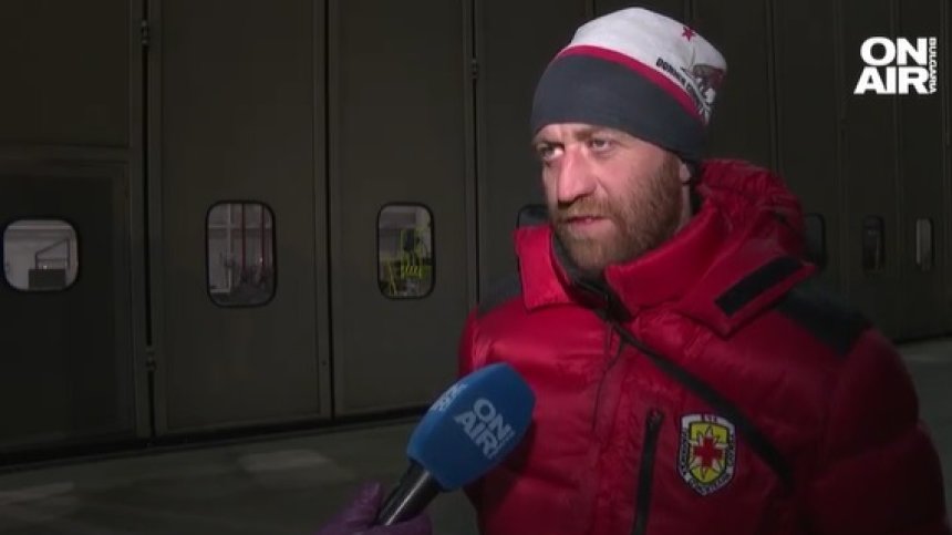 Безстрашни и често сами сред опасните отломки: Разказват българските спасители